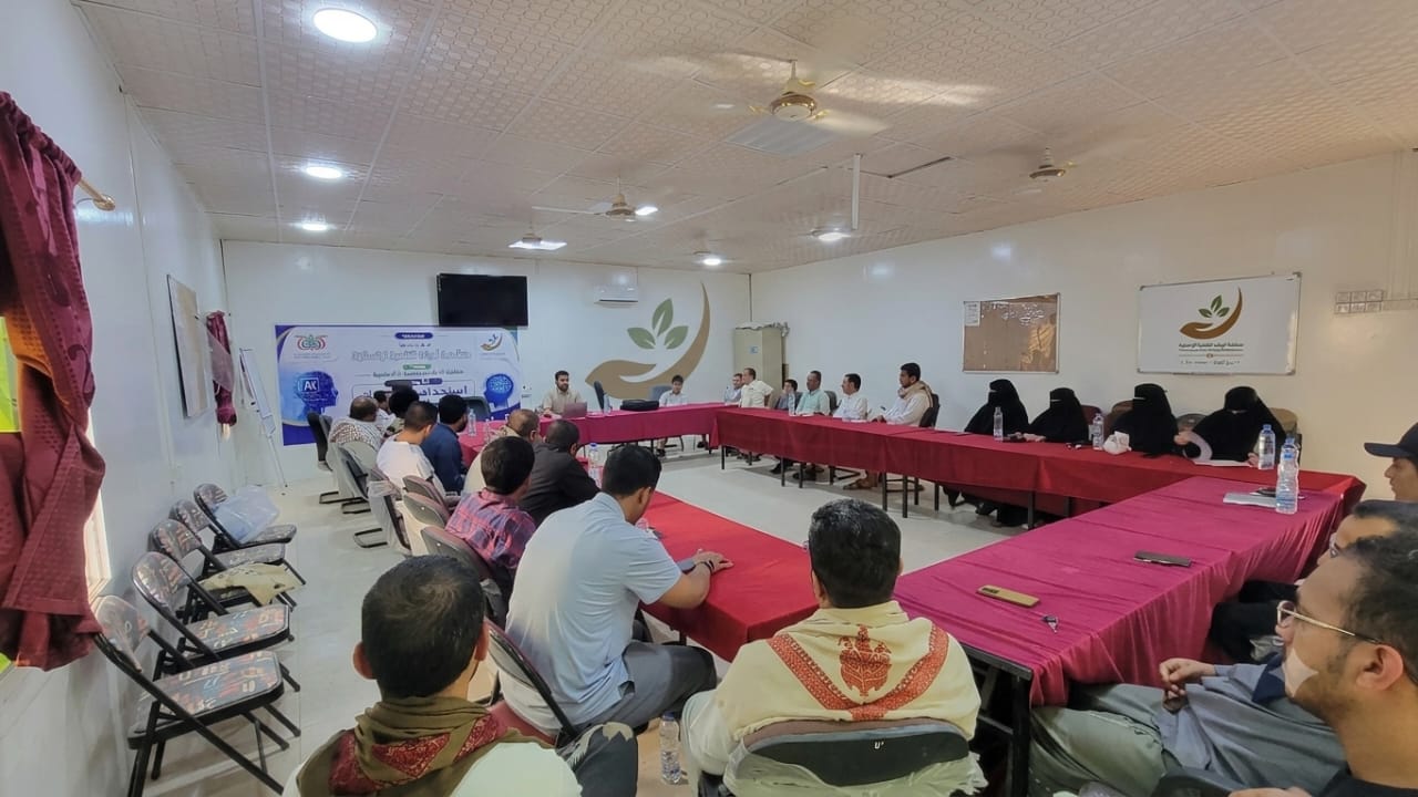 منظمة ثمرات للتنمية الإنسانية تدشن دورة تدريبية في الذكاء الاصطناعي لـ44 مشاركاً  دشنت منظمة ثمرات للتنمية الإنسانية، اليوم، دورة تدريبية متخصصة في مجال الذكاء الاصطناعي، بمشاركة 44 متدرباً من موظفي الوحدة التنفيذية لإدارة مخيمات النازحين وموظفي المنظمه
